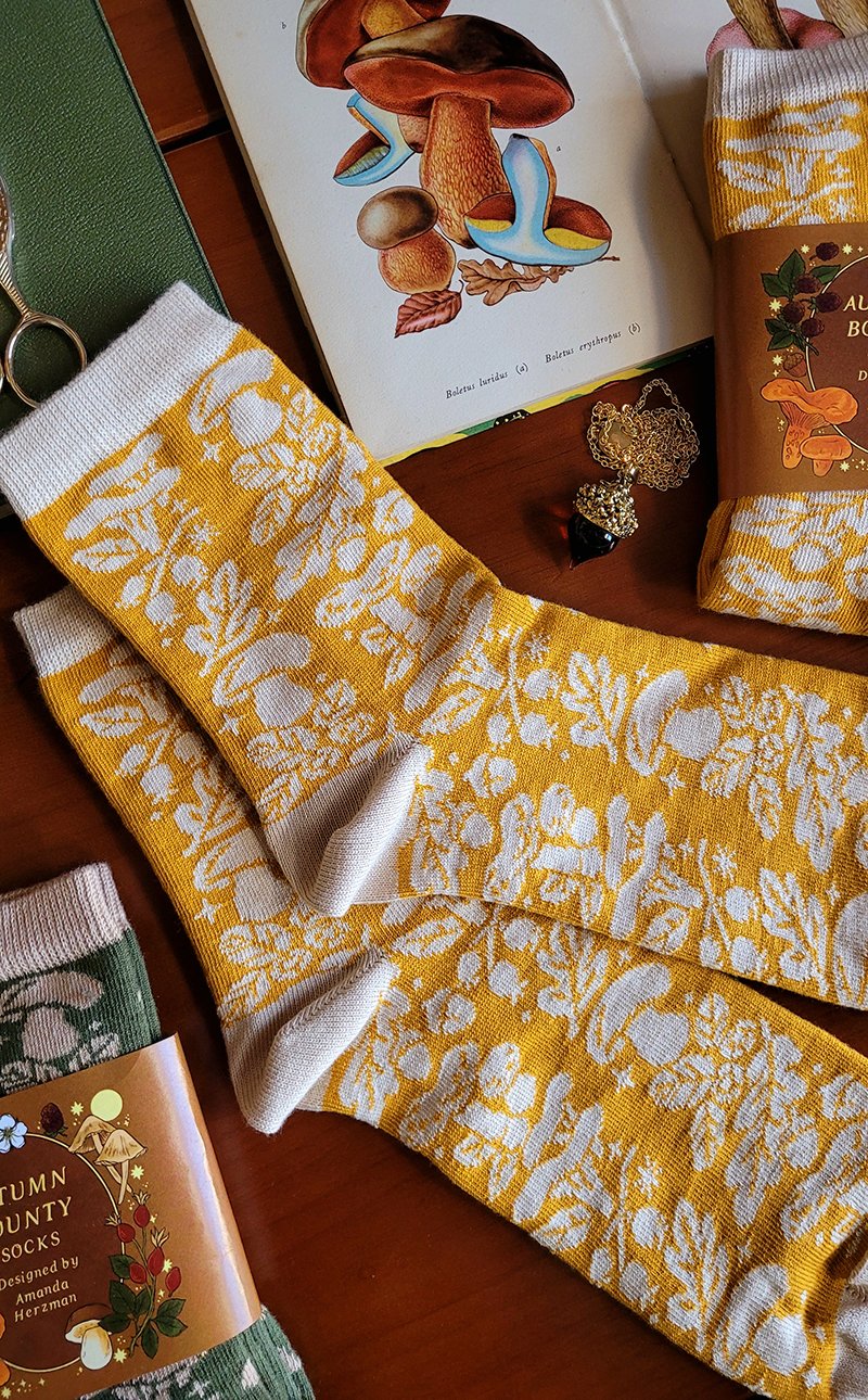 635926284c8c427be4b356c9_socks-yellow-3_1748831600913.jpg