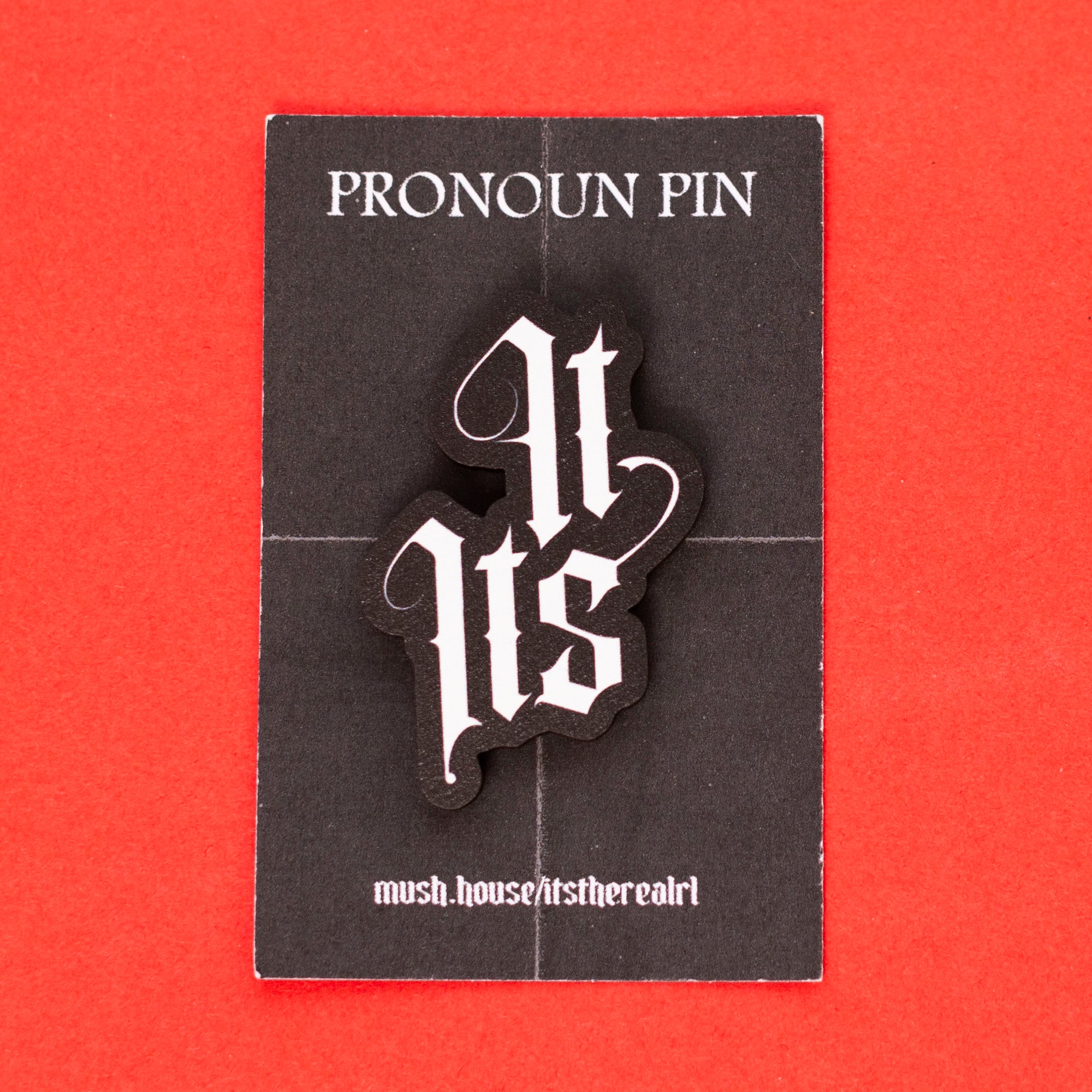 It / Its Gothic Pronoun Pin